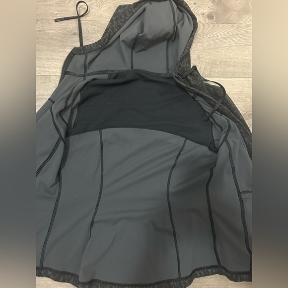 Lululemon Hooded Define Jacket *Nulu 
Leopard Camo Deep Coal Multi - Picture 5 of 5